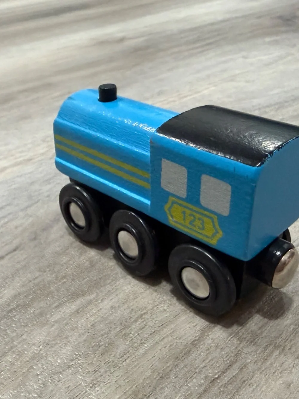 Melissa & Doug Wooden Magnetic Train Cars Lot of 4